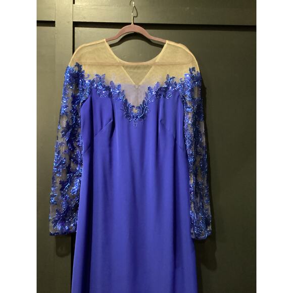 Tadashi Shoji DELTA OFF-THE-SHOULDER SEQUIN CREPE GOWN Saphire blue LG19341LX - Picture 3 of 16